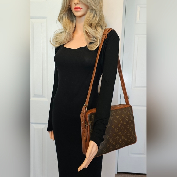 Authentic LOUIS VUITTON Monogram Sac Bandouliere 30 Shoulder Crossbody Bag - Picture 2 of 15